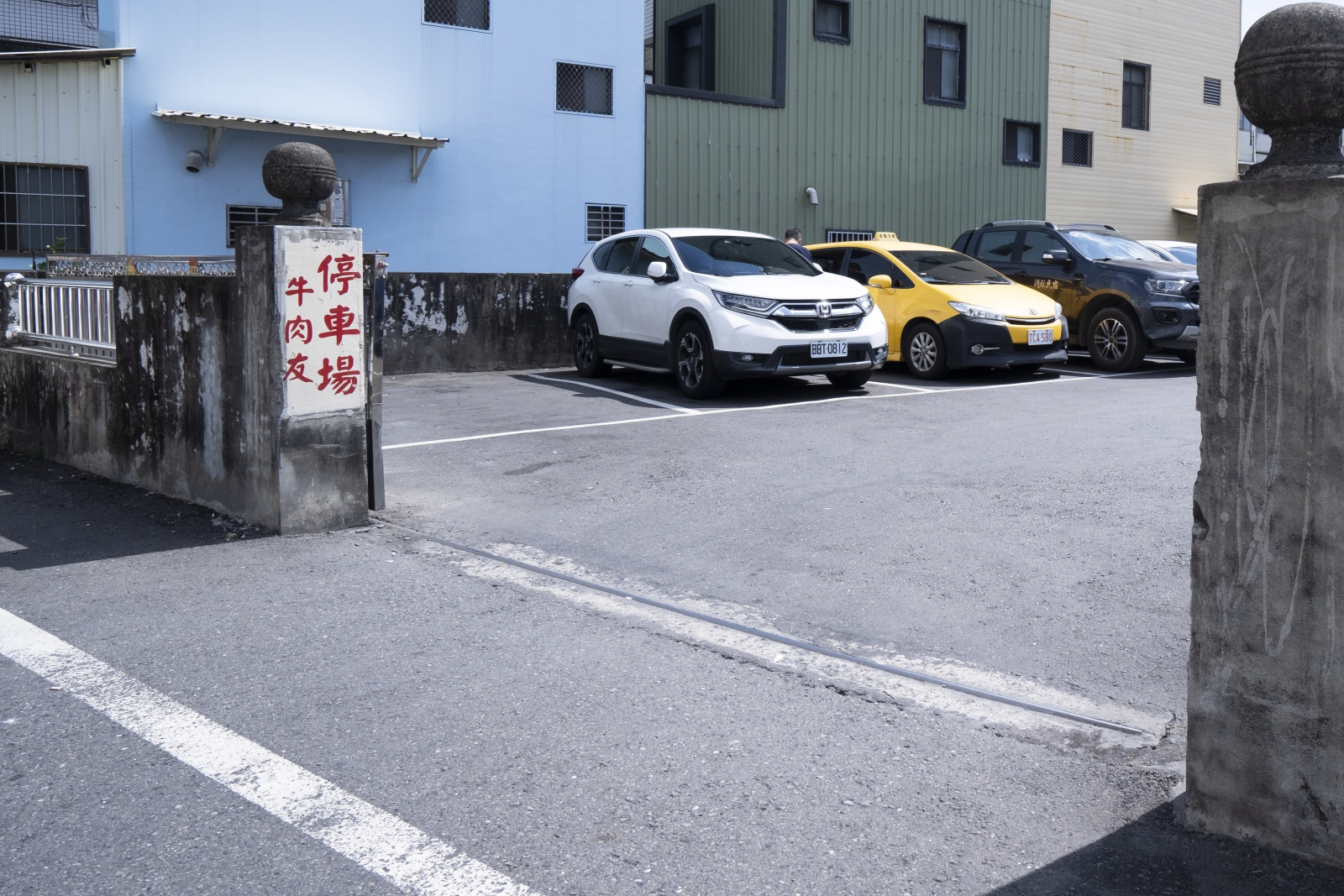 Parking Lot of 牛肉友 NIOU ROU YOU restaurant