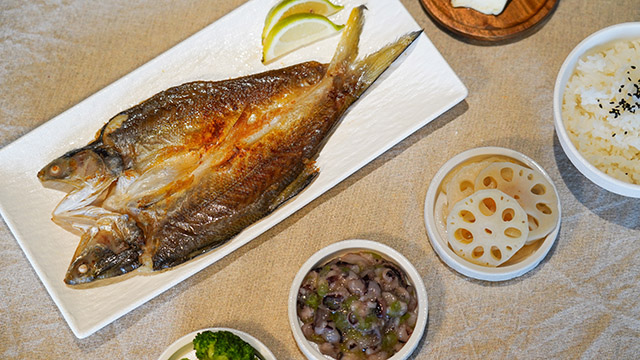 Salt-Cured Fourfinger Threadfin (with Side Dishes / Rice / Dessert)